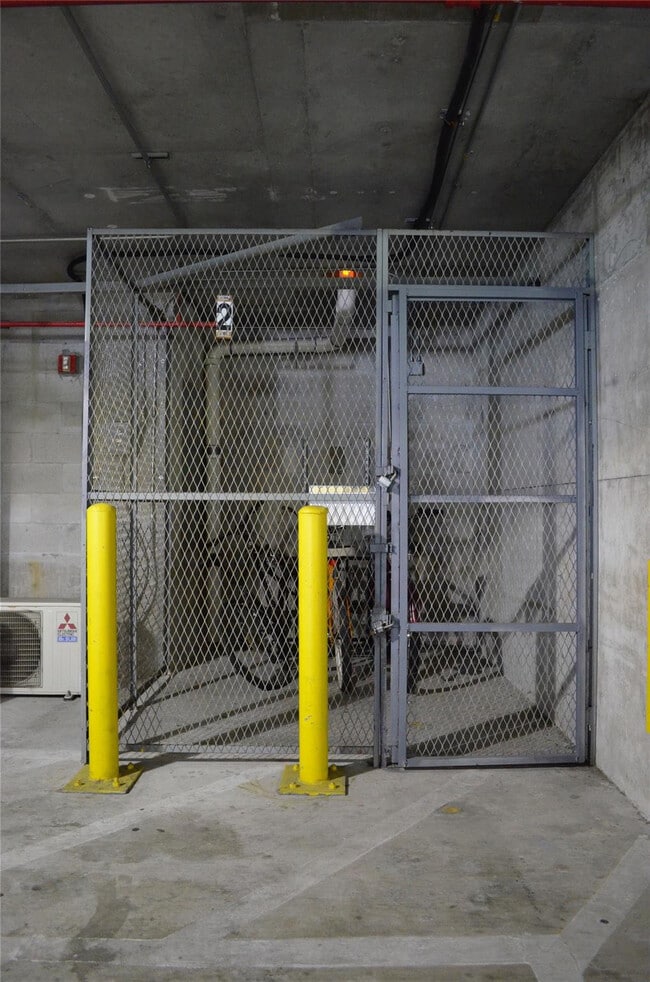 Building Photo - 444 N E St