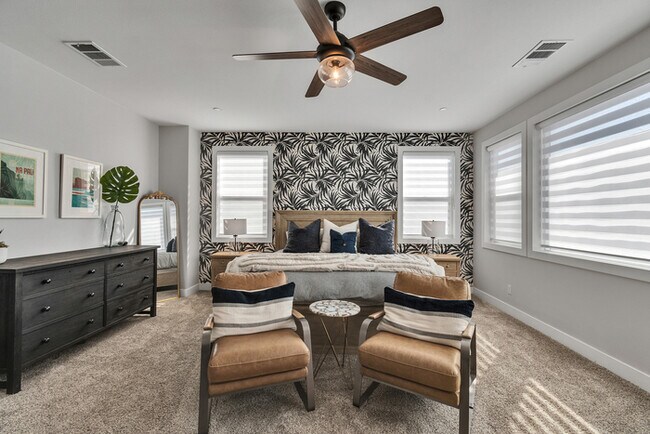 Building Photo - Light and bright 4 bedroom 3 bath beauty i...