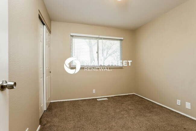 Building Photo - 4 Bedroom Pet-Friendly Home in Florissant,...