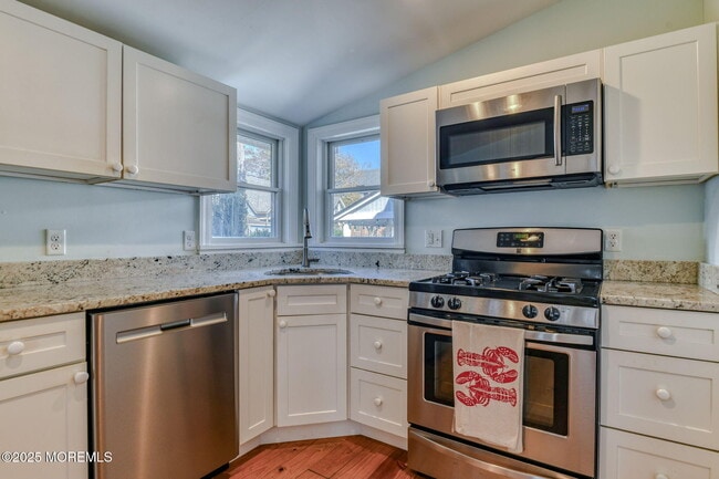 Building Photo - 77 Abbott Ave