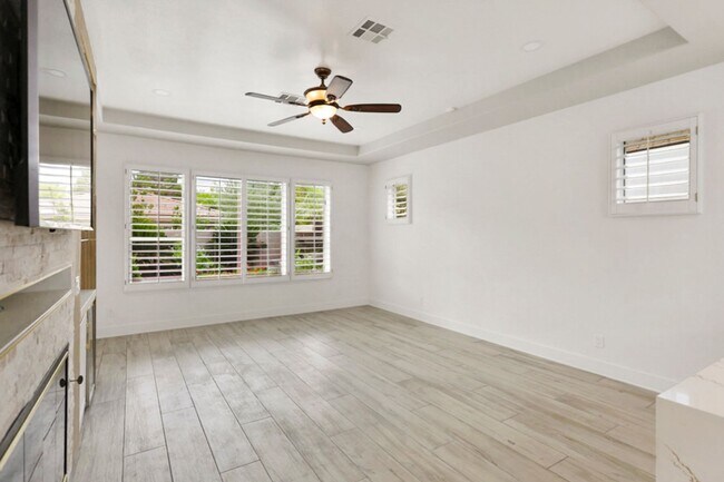 Building Photo - 5 Bedroom Pool Home Located In Summerlin G...