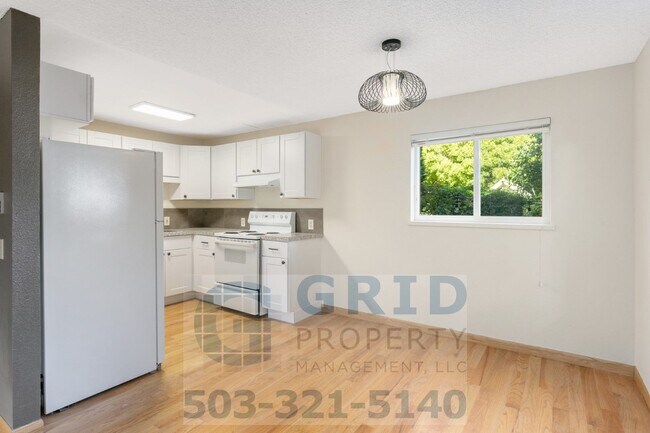 Building Photo - GPM648 - SE Stark St (T1)