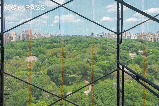 Building Photo - 160 Central Park S