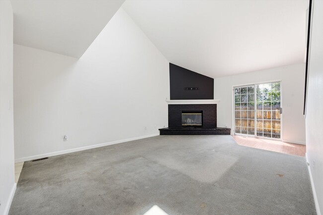 Building Photo - 13002 Harrison Dr