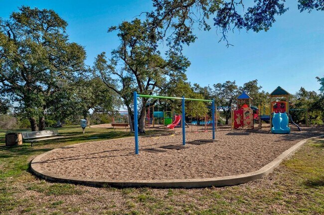 Building Photo - 9281 Scenic Bluff Dr