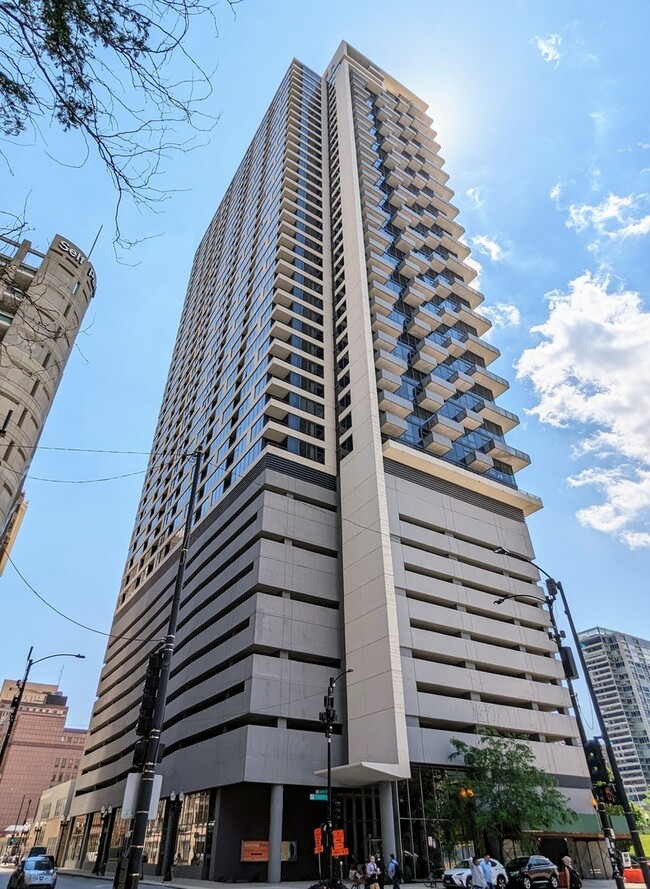 Primary Photo - 235 W Van Buren St