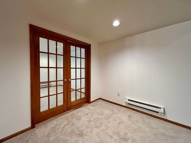 Building Photo - Beautiful & Bright Corner Condo in North Boulder