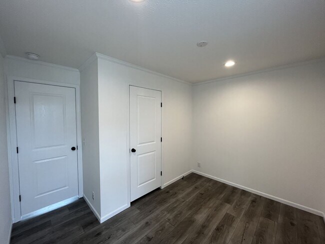 Building Photo - 9 Swan Ln