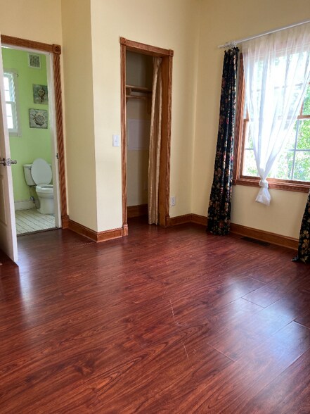 Primary Photo - 2500 Bainbridge St