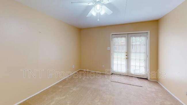 Building Photo - 616 San Saba Ct