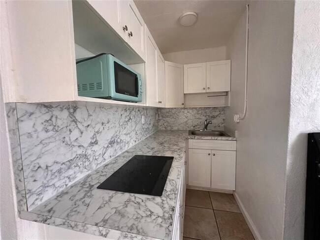 Primary Photo - 728 SW 6th St