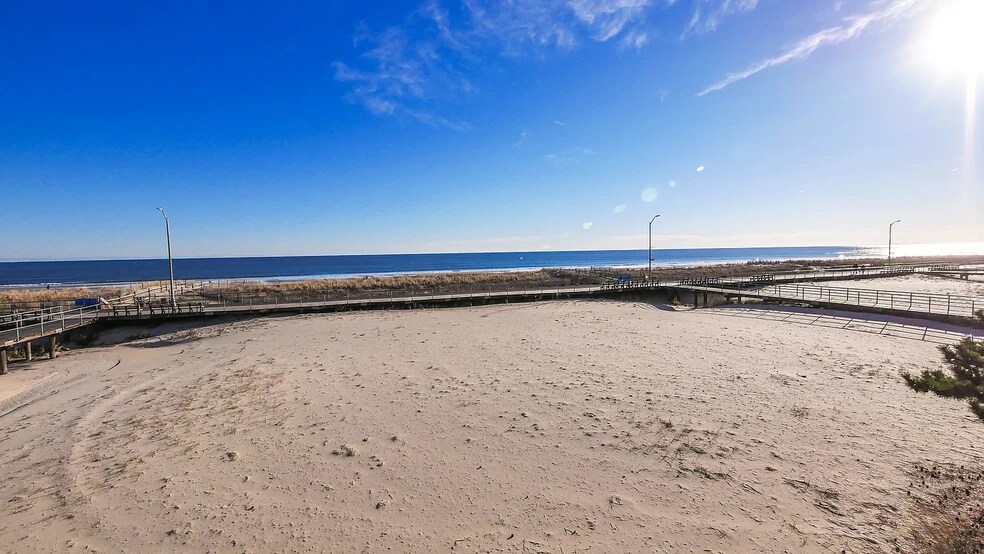 Building Photo - 108 S Newark Ave