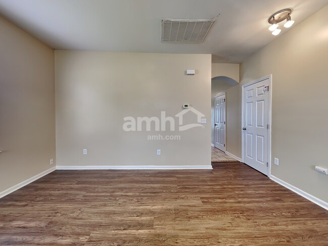 Building Photo - 400 Stoney Field Dr