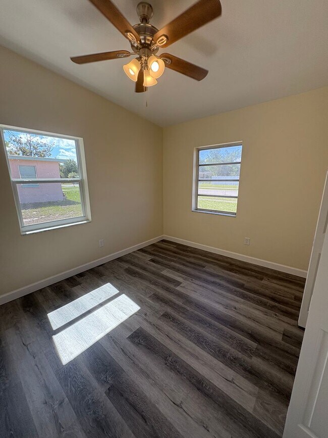 Building Photo - Totally Remodeled Deltona Beauty