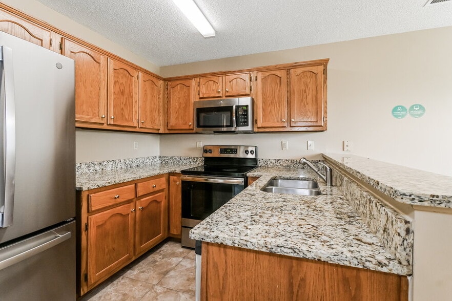 Building Photo - 5905 Kayla Dr
