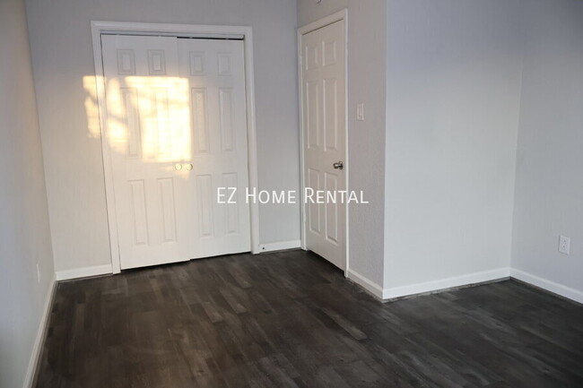 Building Photo - Welcome Home to a updated 2-Bedroom, 1.5-B...