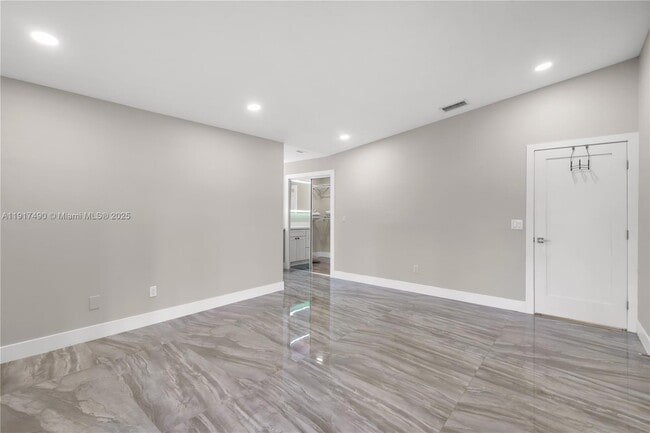 Building Photo - 2730 SE 7th Pl