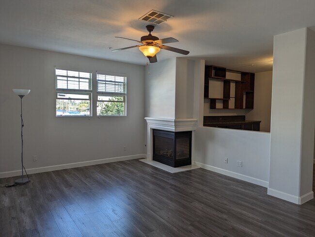 Living room - 305 W Duarte Rd