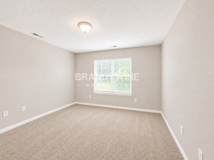Building Photo - 1735 Thriftwood Dr
