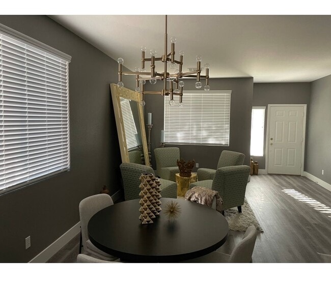 Building Photo - Fully Renovated Single Story Ranch Style H...