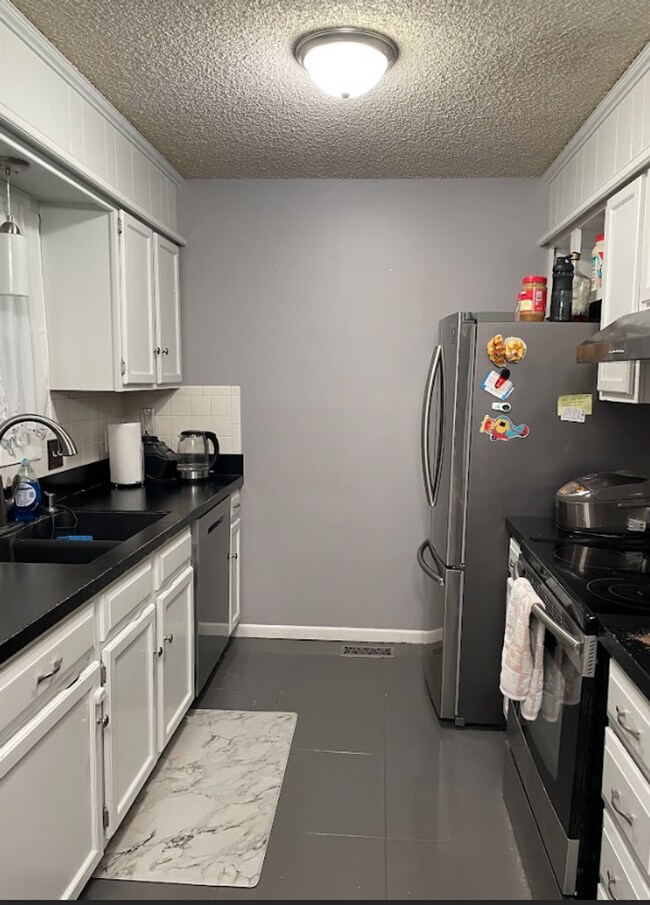 Building Photo - Beautiful 3 Bedroom Home ! Near Mcconnell ...