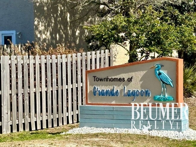 Primary Photo - 2 Bedroom 2.5 Bath Townhome Near Perdido Key