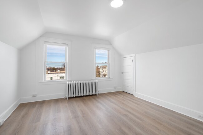 Building Photo - 142 Hamilton Ave