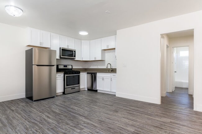 Kitchen - Aurora Vista Apartments