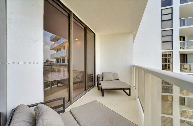 Building Photo - 20281 E Country Club Dr