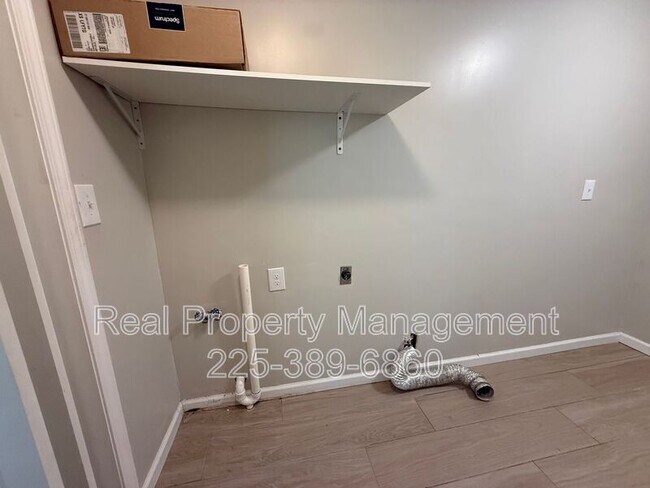 Building Photo - 160 Ebony Dr