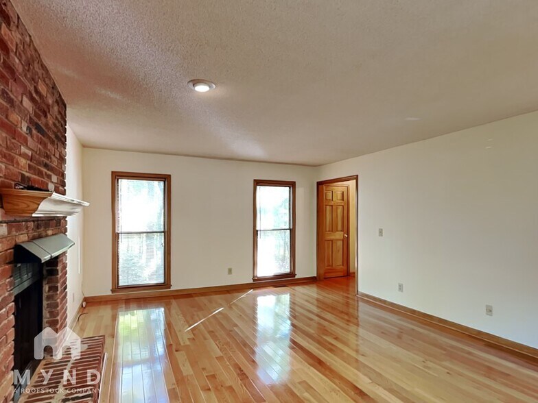 Building Photo - 3747 Running Fox Dr