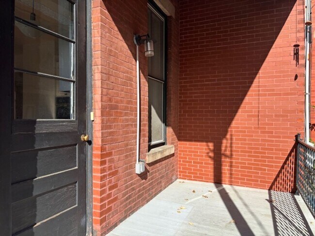 Building Photo - 462 Holly Ave