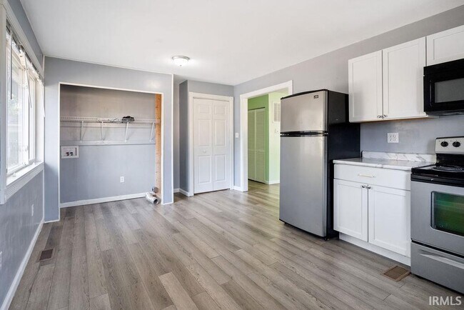 Building Photo - 1404 W Mulberry St