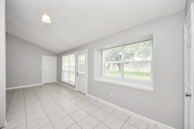 Building Photo - 10603 Thorncliff Dr