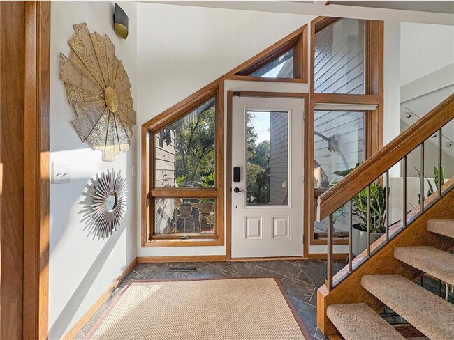 Building Photo - 13900 Hill Ridge Dr