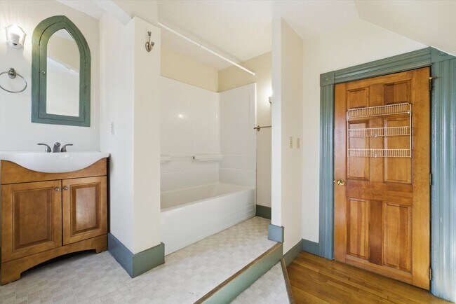 Building Photo - 74 Dartmouth St