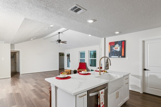 Building Photo - 6115 Lymbar Dr