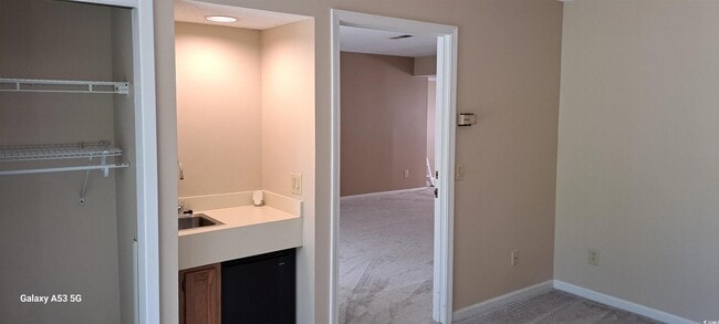 Building Photo - 1025 Plantation Dr W
