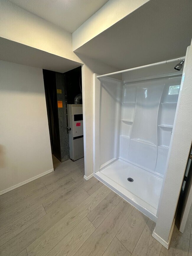 Building Photo - 1367