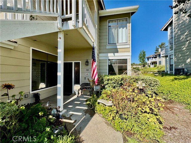 Building Photo - 33 Oak Knolls