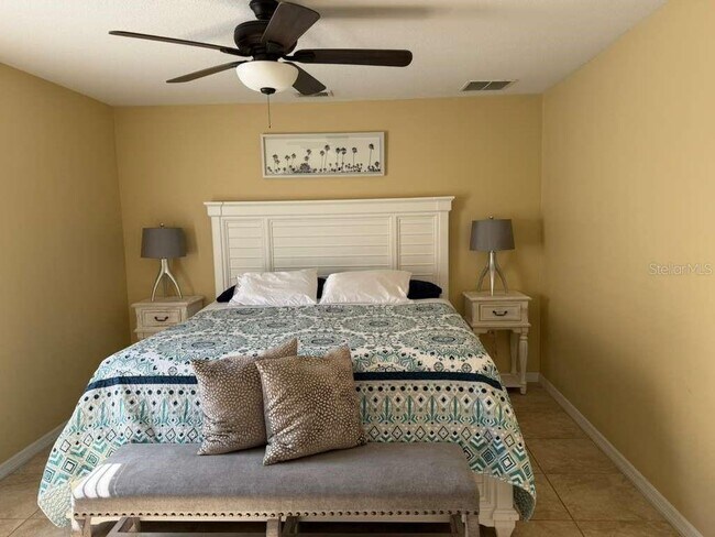 Building Photo - 328 Robin Rd