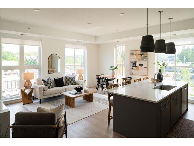 Building Photo - 182 West Dr