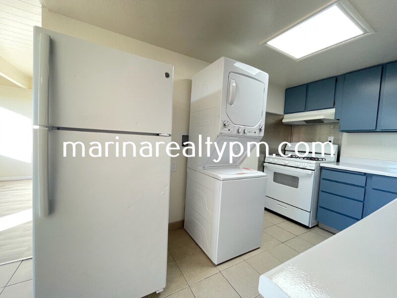 Building Photo - 240 Holly St