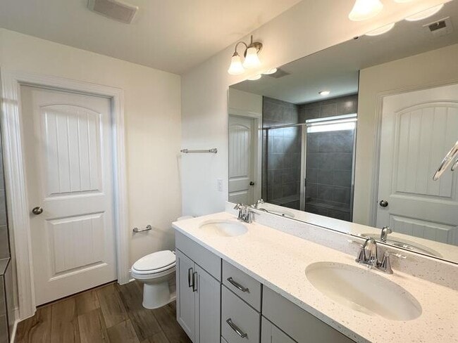 Building Photo - 324 Highview Dr