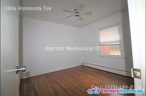 Building Photo - 1004 Riverview Terrace