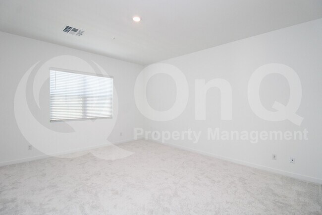 Building Photo - 3871 E Rainbow Dr