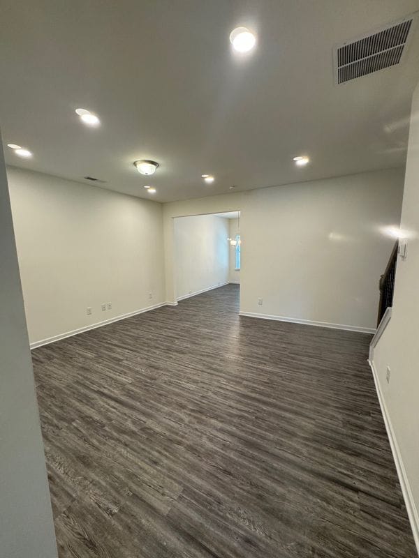 Building Photo - 127 Sawgrass Dr