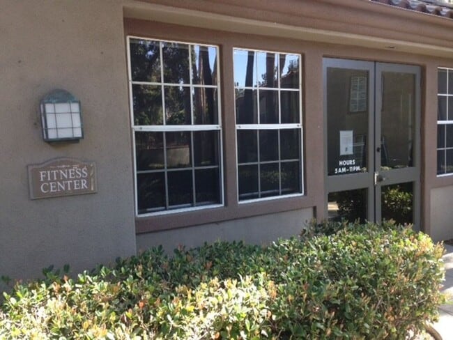 Building Photo - BEAUTIFUL ONE BEDROOM ONE BATH CONDO WITH ...