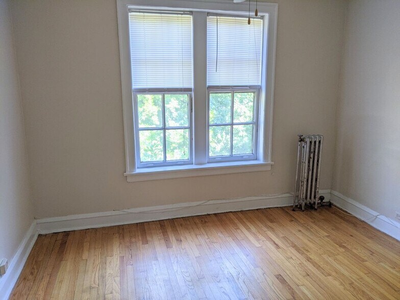 Building Photo - 905 Elmwood Ave