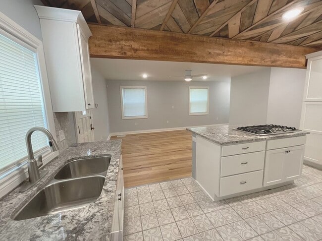 Building Photo - LEASING